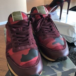 Men’s red cammo Valentino rockstud sneakers